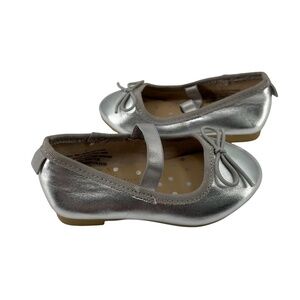 Cat & Jack Girl's Silver Bow Ballet Flats Size 5 Toddler